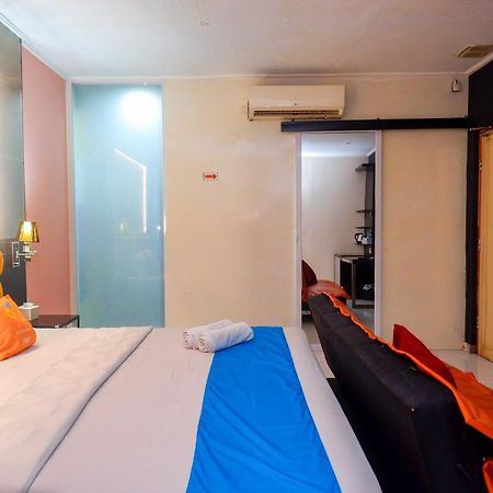 Sans Hotel International Surabaya Gubeng Exteriör bild