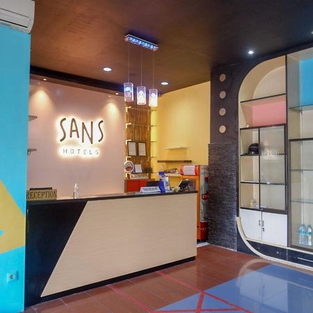 Sans Hotel International Surabaya Gubeng Exteriör bild