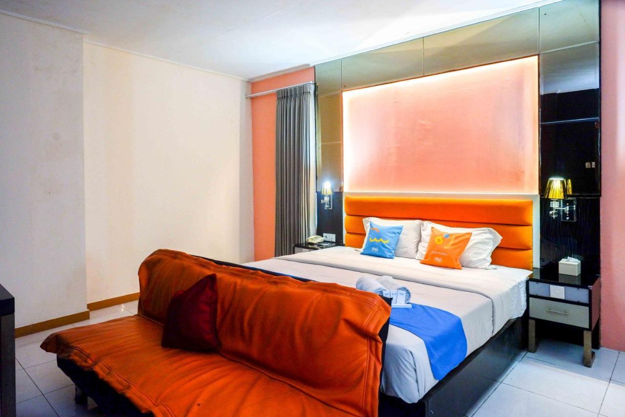 Sans Hotel International Surabaya Gubeng Exteriör bild