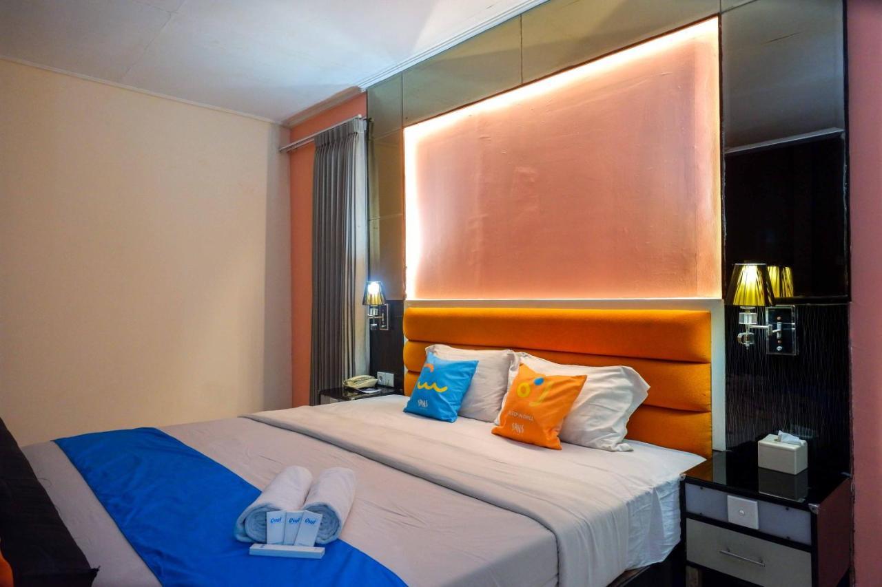 Sans Hotel International Surabaya Gubeng Exteriör bild