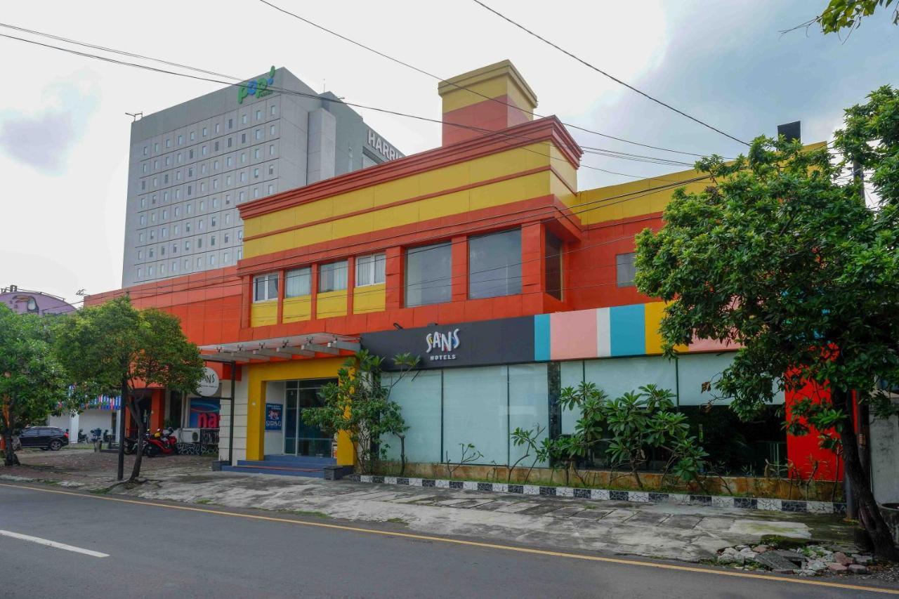 Sans Hotel International Surabaya Gubeng Exteriör bild