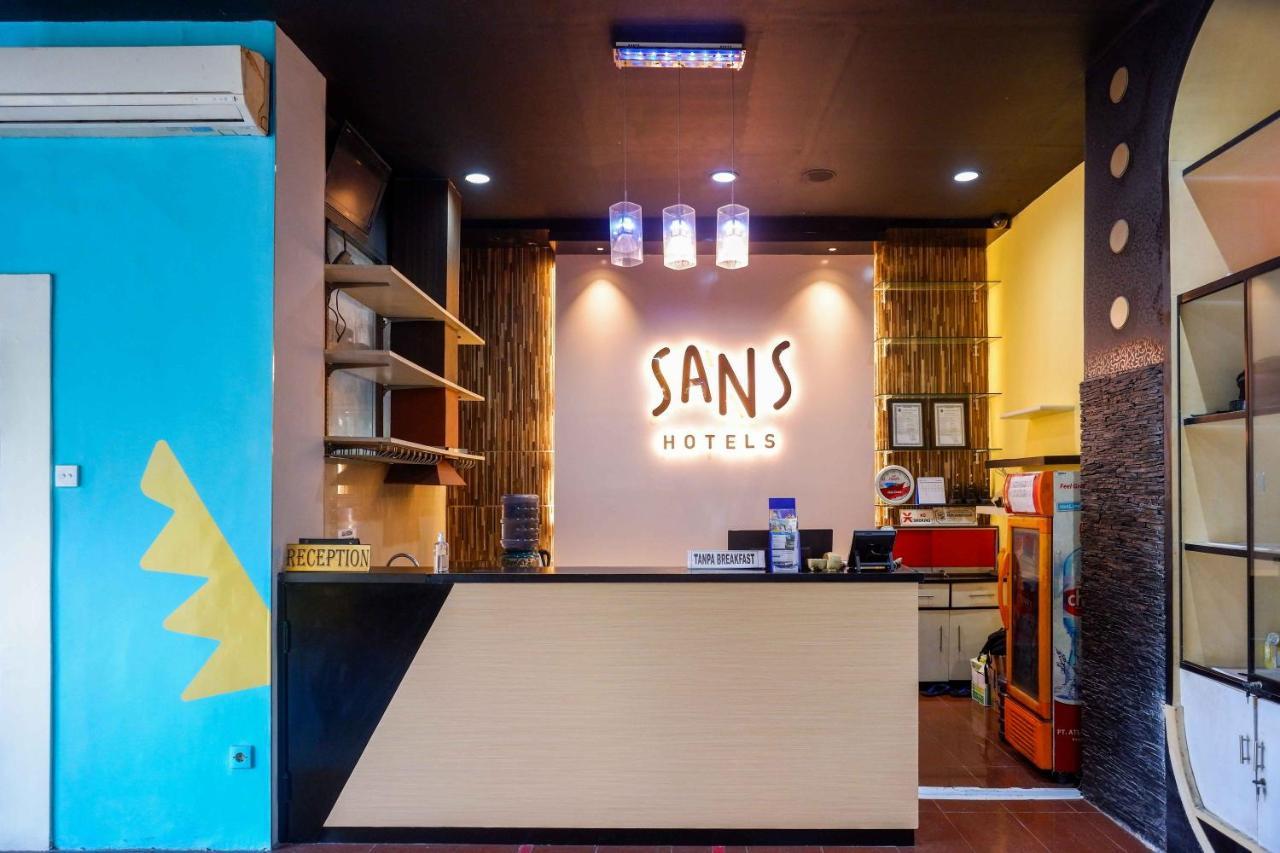 Sans Hotel International Surabaya Gubeng Exteriör bild