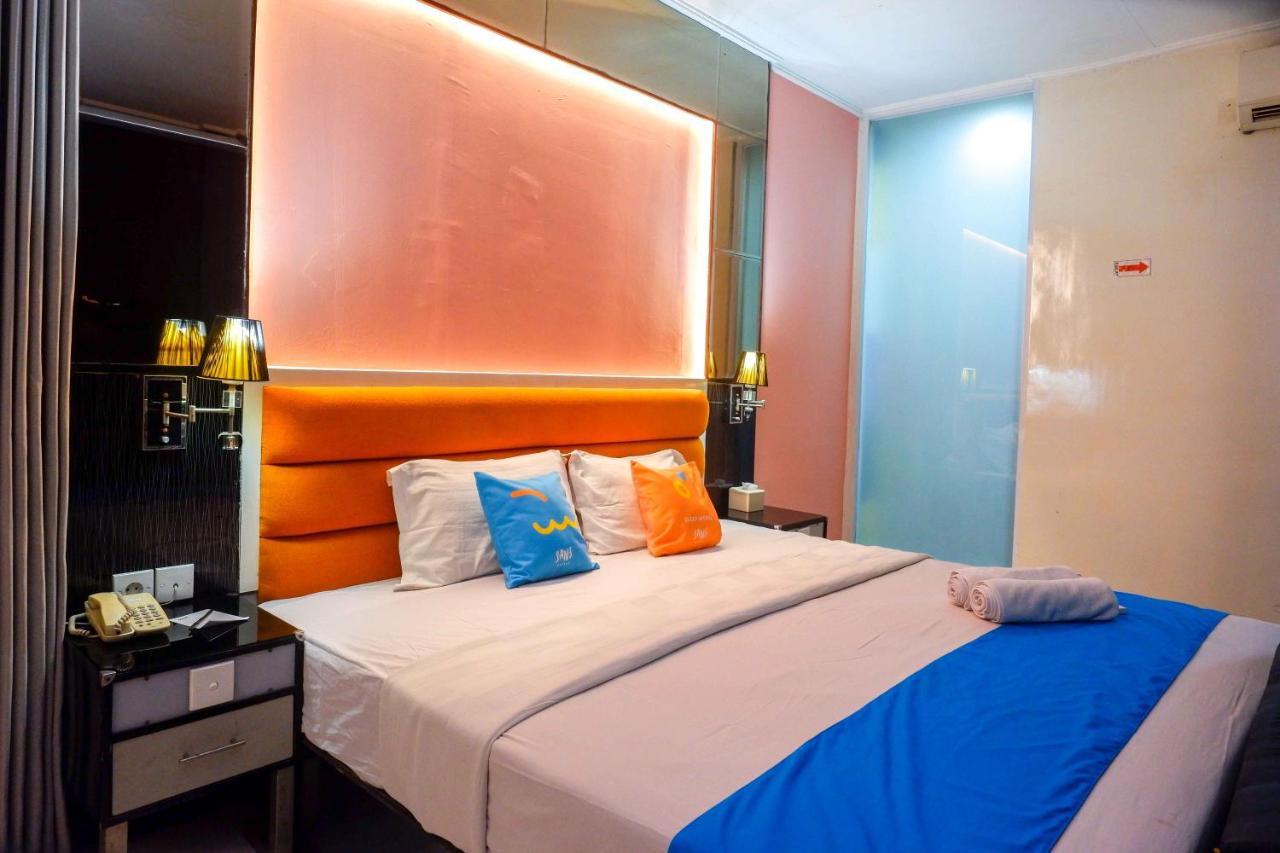 Sans Hotel International Surabaya Gubeng Exteriör bild