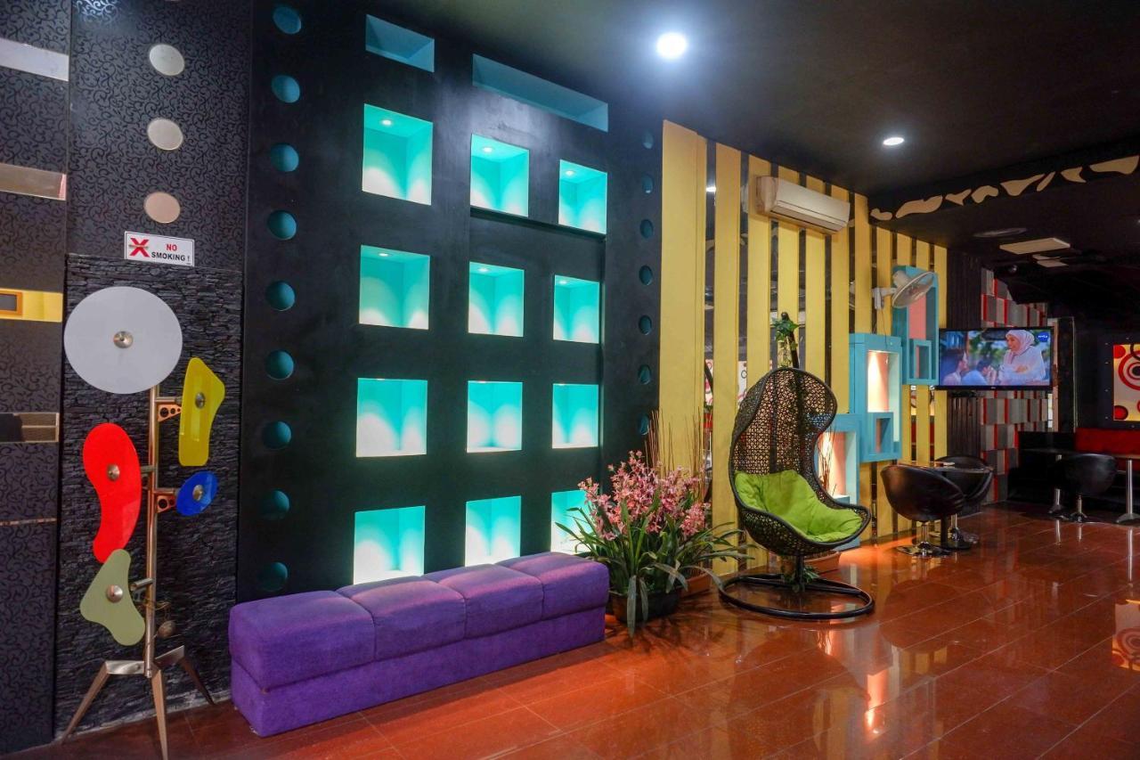Sans Hotel International Surabaya Gubeng Exteriör bild
