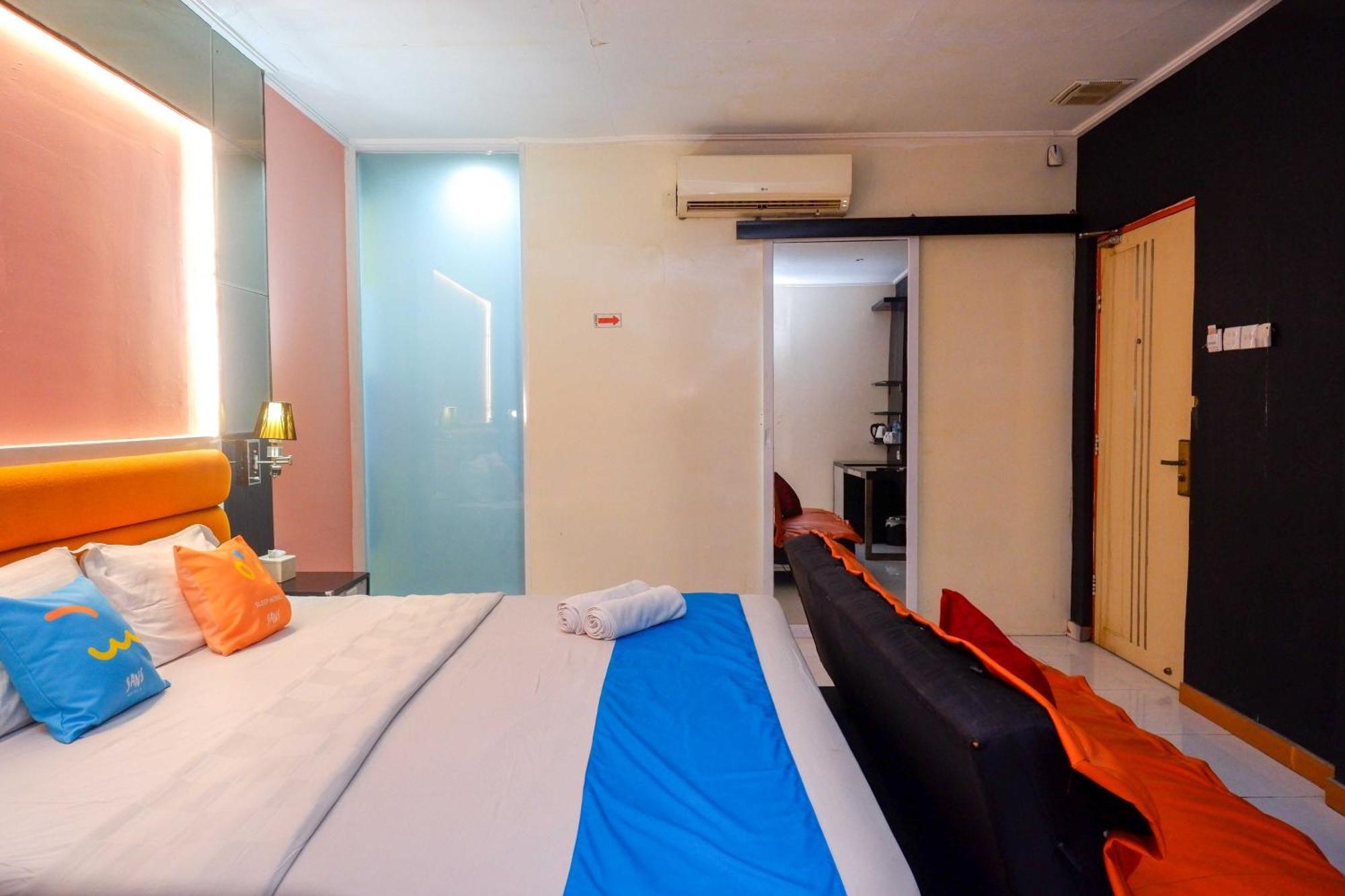 Sans Hotel International Surabaya Gubeng Exteriör bild