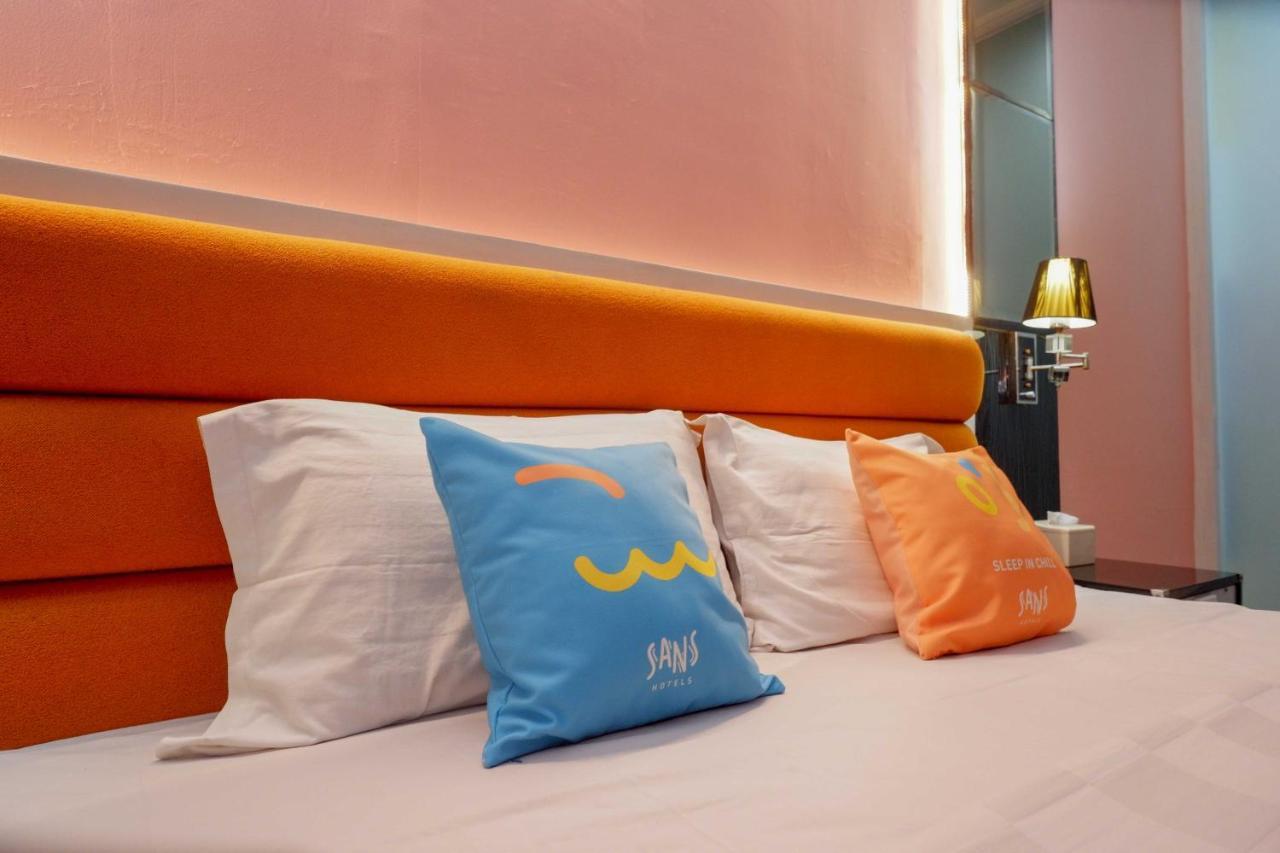 Sans Hotel International Surabaya Gubeng Exteriör bild