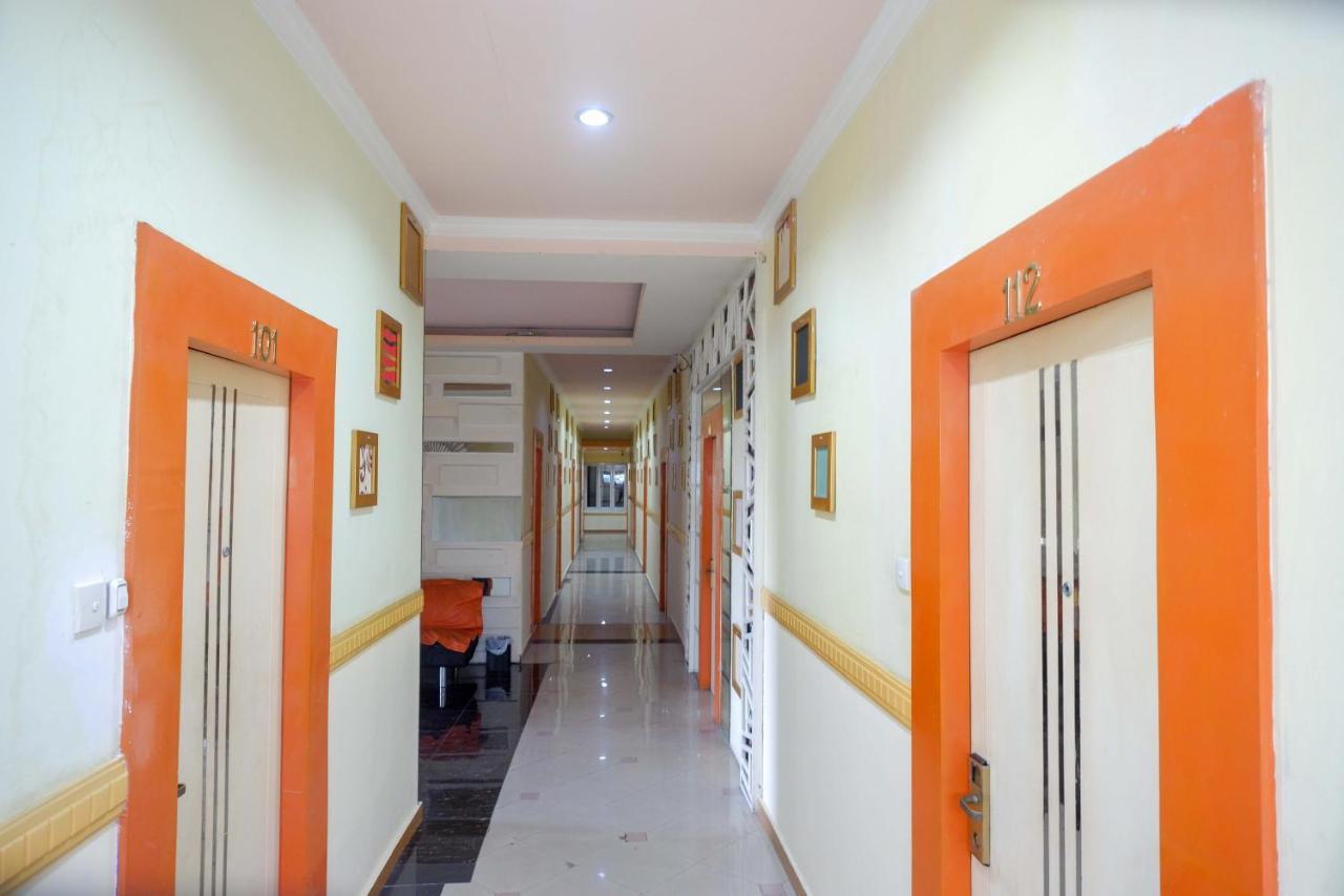 Sans Hotel International Surabaya Gubeng Exteriör bild