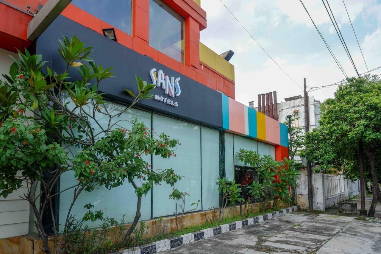 Sans Hotel International Surabaya Gubeng Exteriör bild