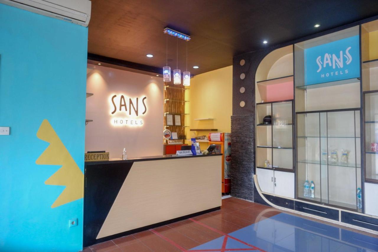 Sans Hotel International Surabaya Gubeng Exteriör bild