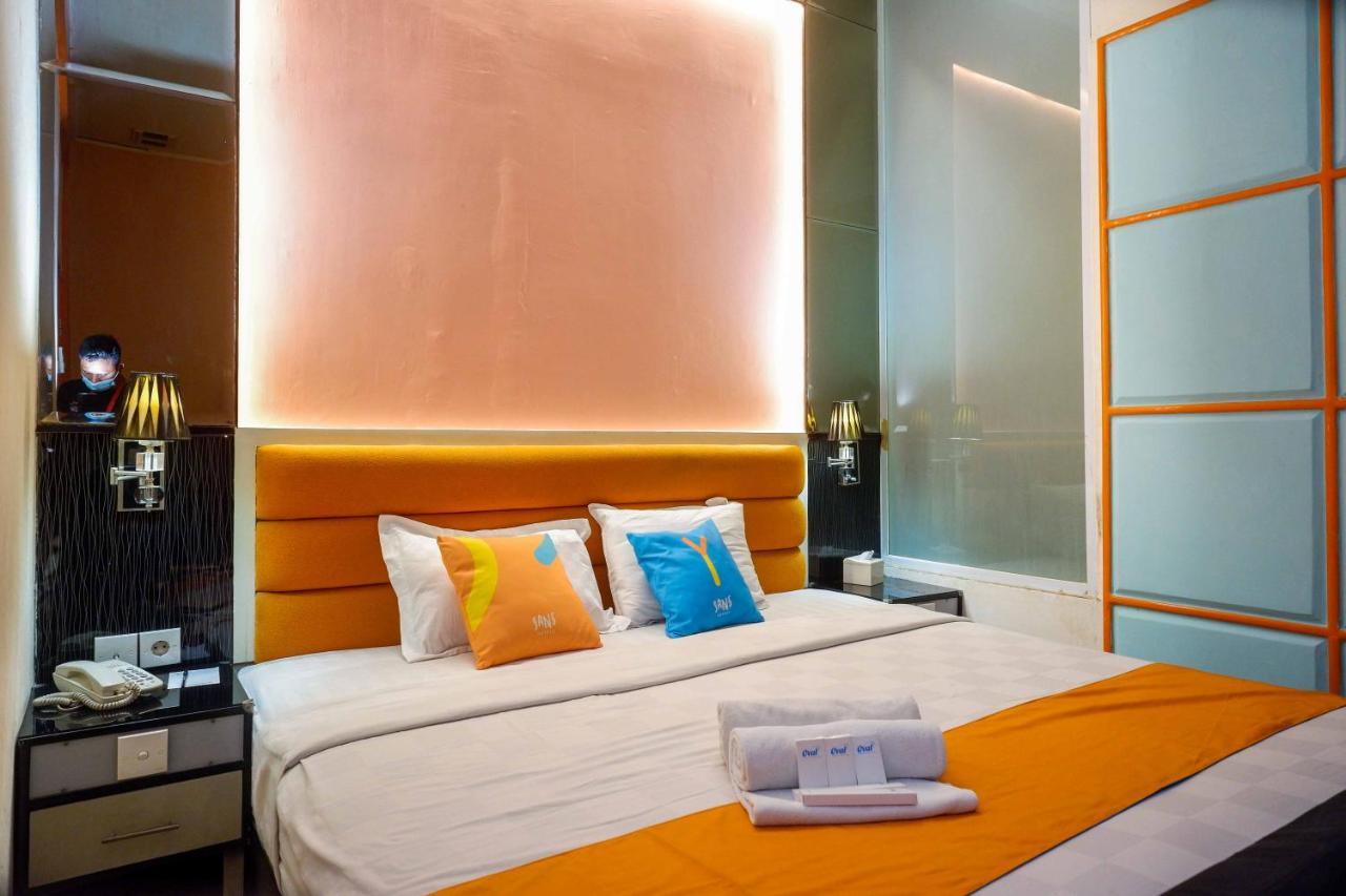 Sans Hotel International Surabaya Gubeng Exteriör bild