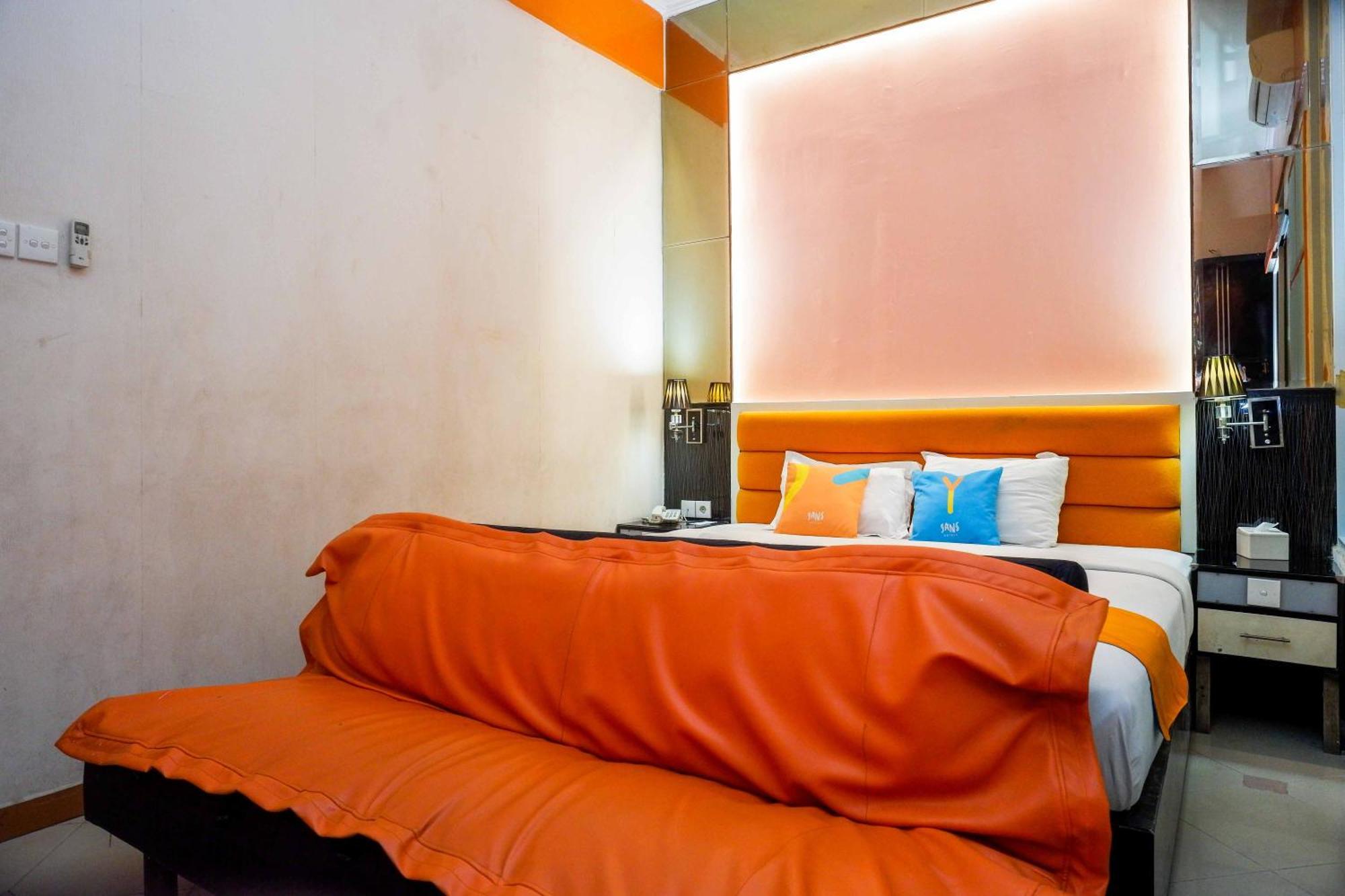 Sans Hotel International Surabaya Gubeng Exteriör bild