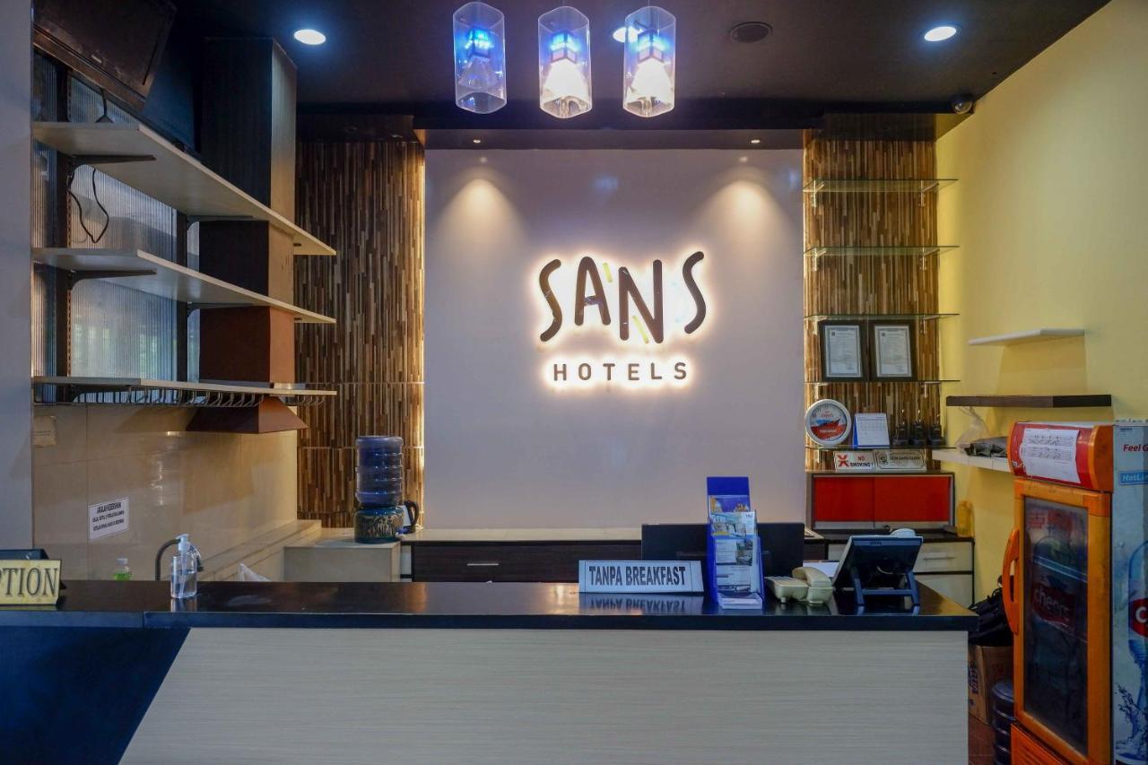 Sans Hotel International Surabaya Gubeng Exteriör bild