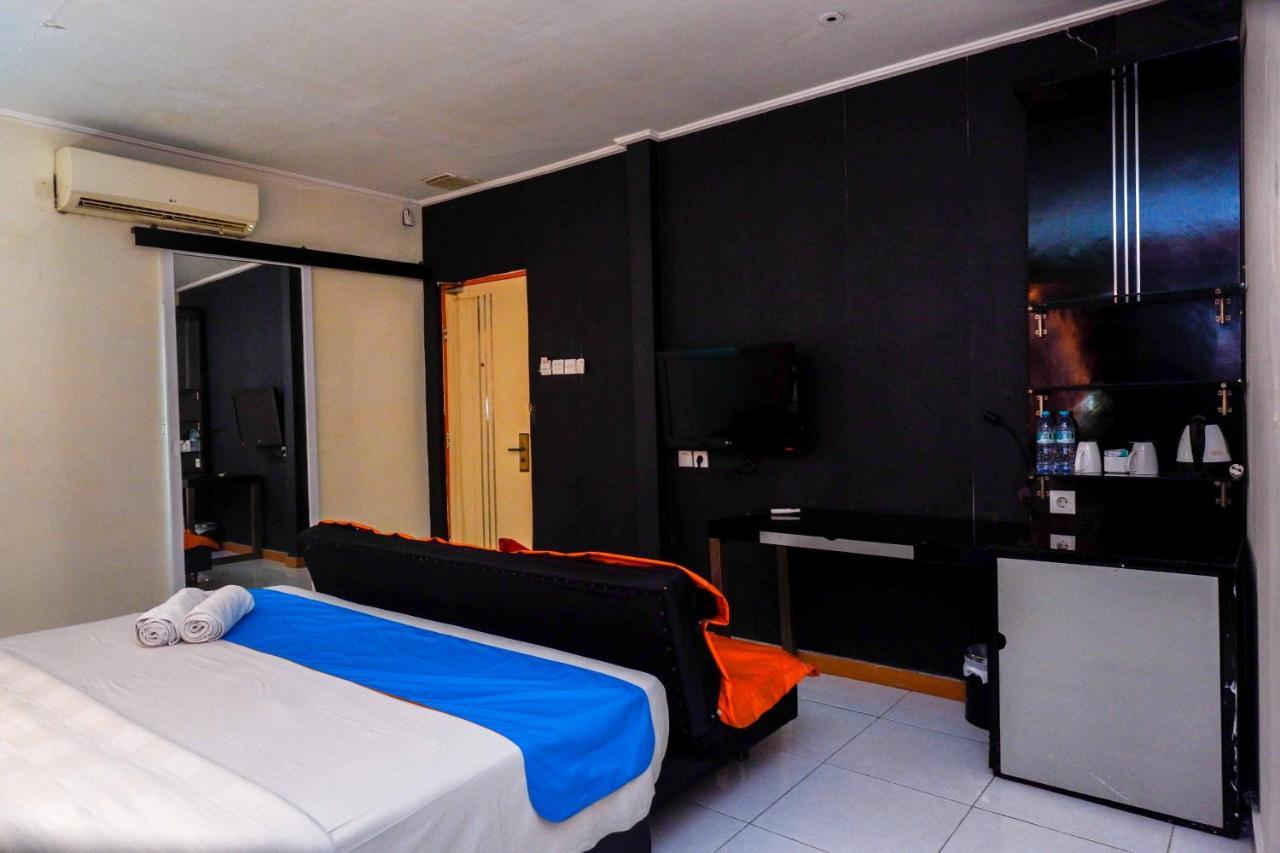 Sans Hotel International Surabaya Gubeng Exteriör bild