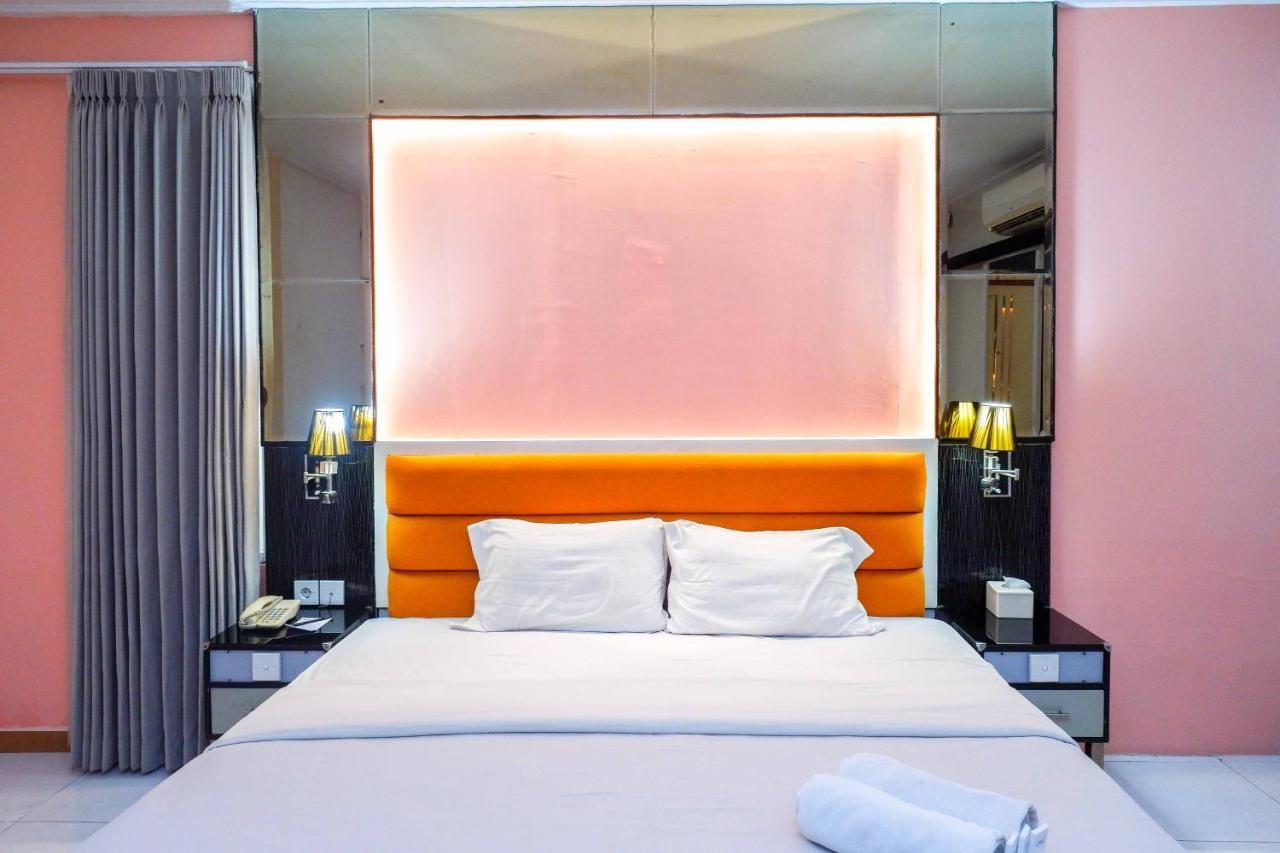 Sans Hotel International Surabaya Gubeng Exteriör bild