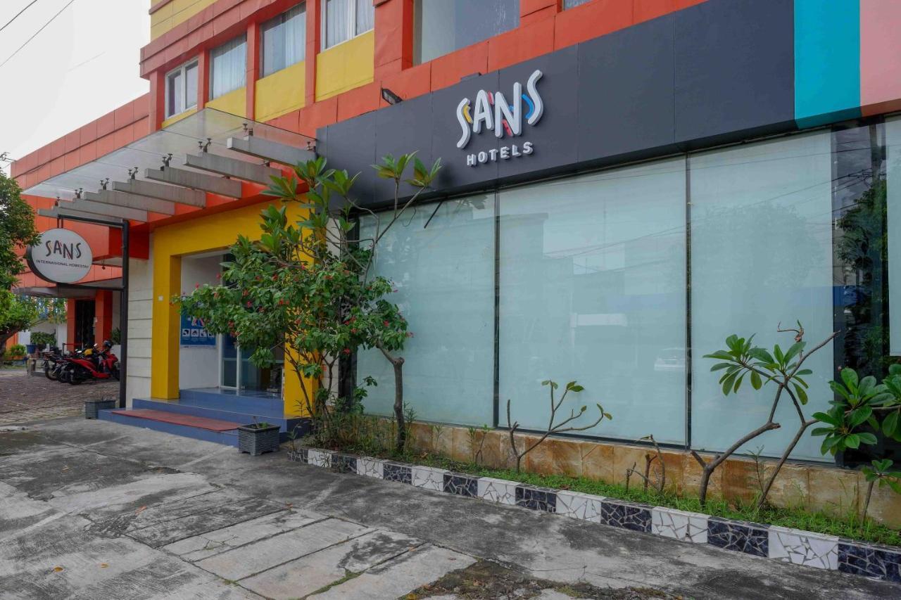 Sans Hotel International Surabaya Gubeng Exteriör bild