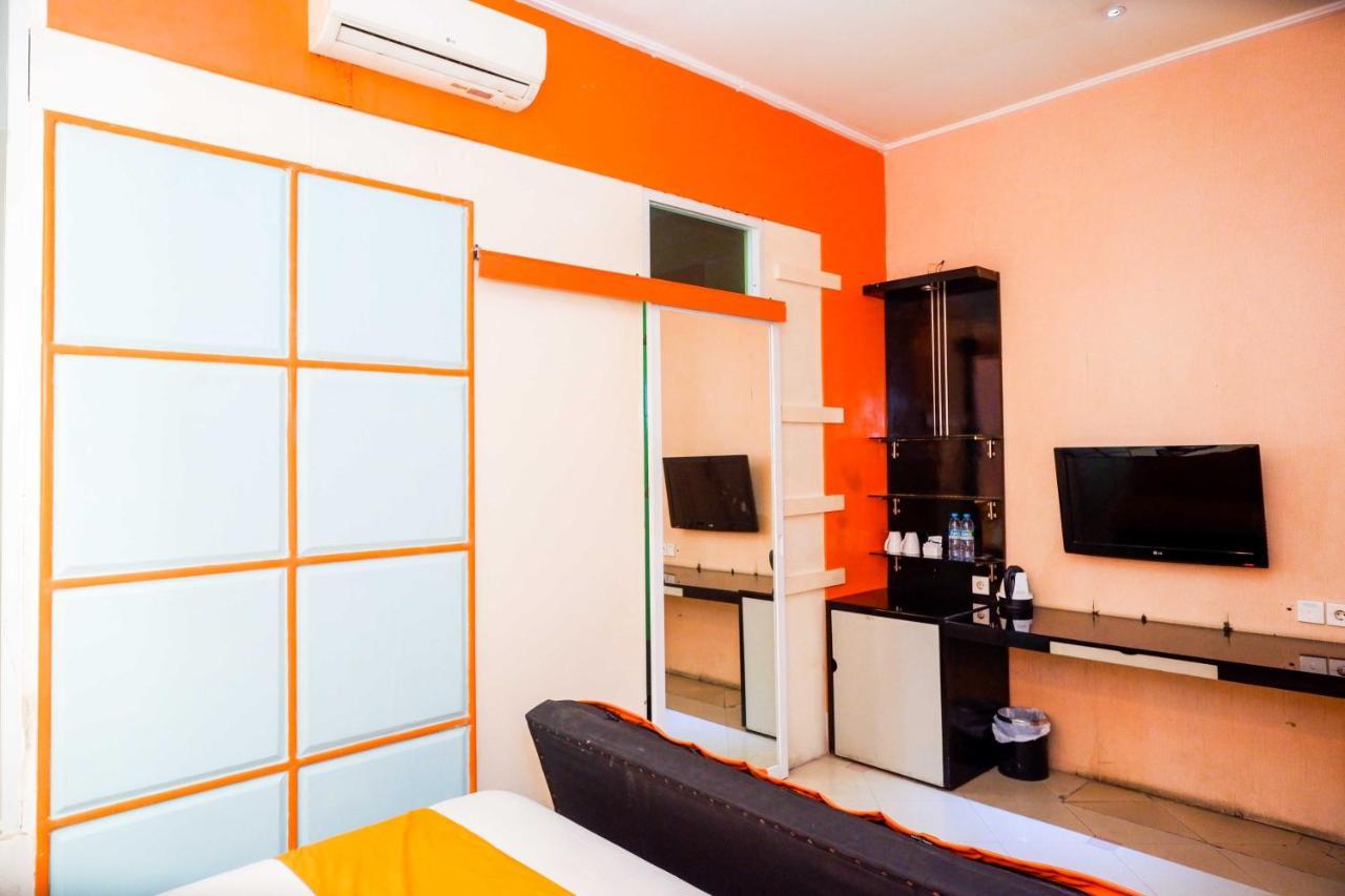 Sans Hotel International Surabaya Gubeng Exteriör bild