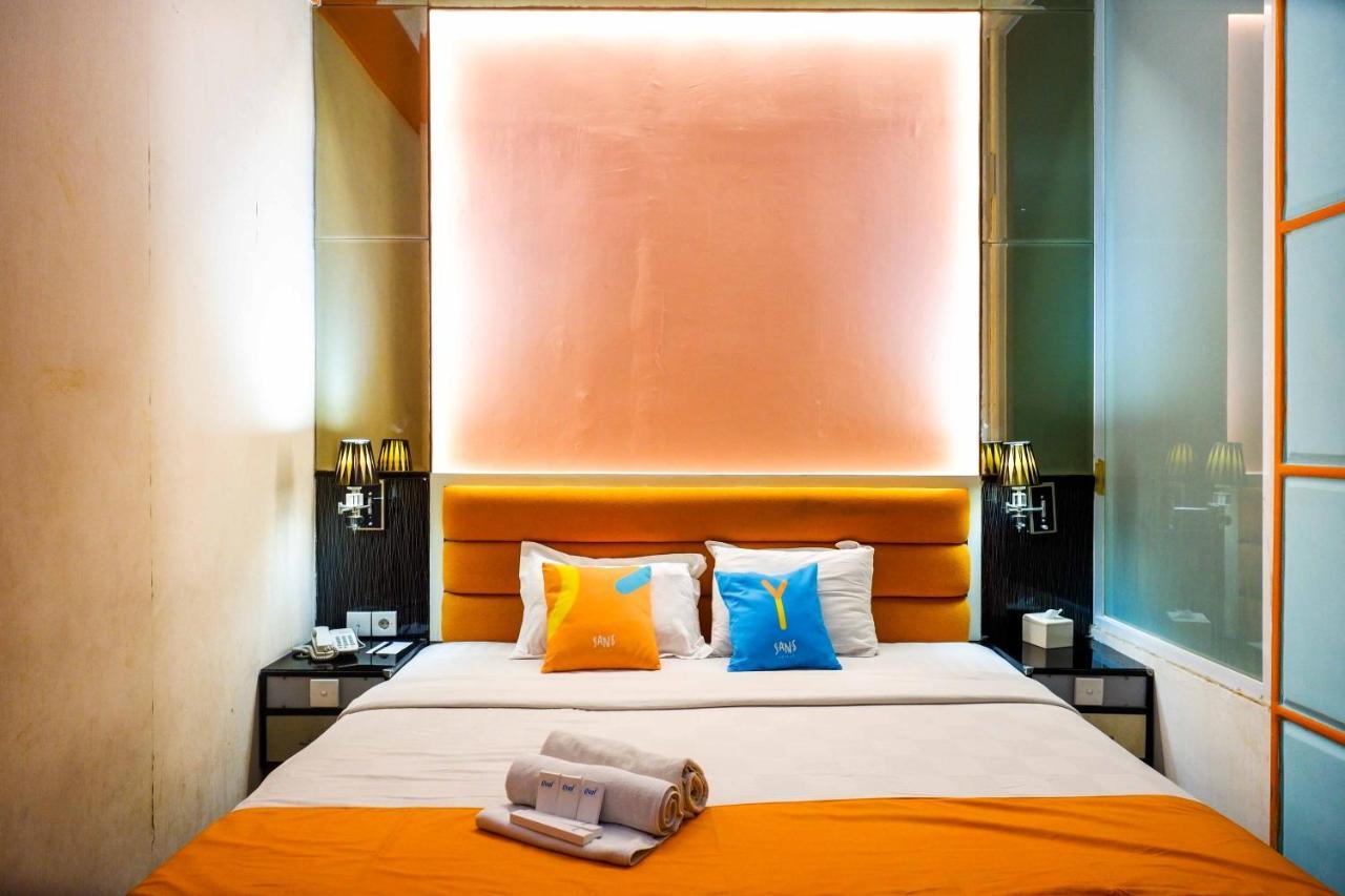 Sans Hotel International Surabaya Gubeng Exteriör bild