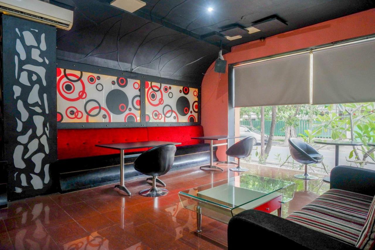 Sans Hotel International Surabaya Gubeng Exteriör bild
